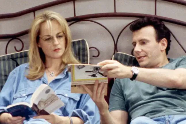image of scene from 1990s sitcom mad about you